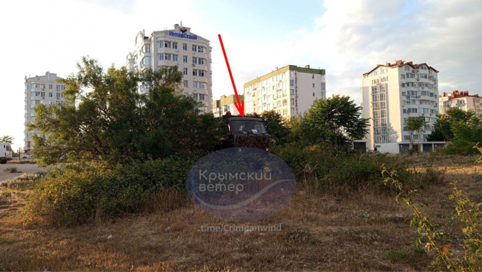 Зенітна установка серед багатоповерхівок у Севастополі. Джерело:&nbsp;«Кримський вітер»